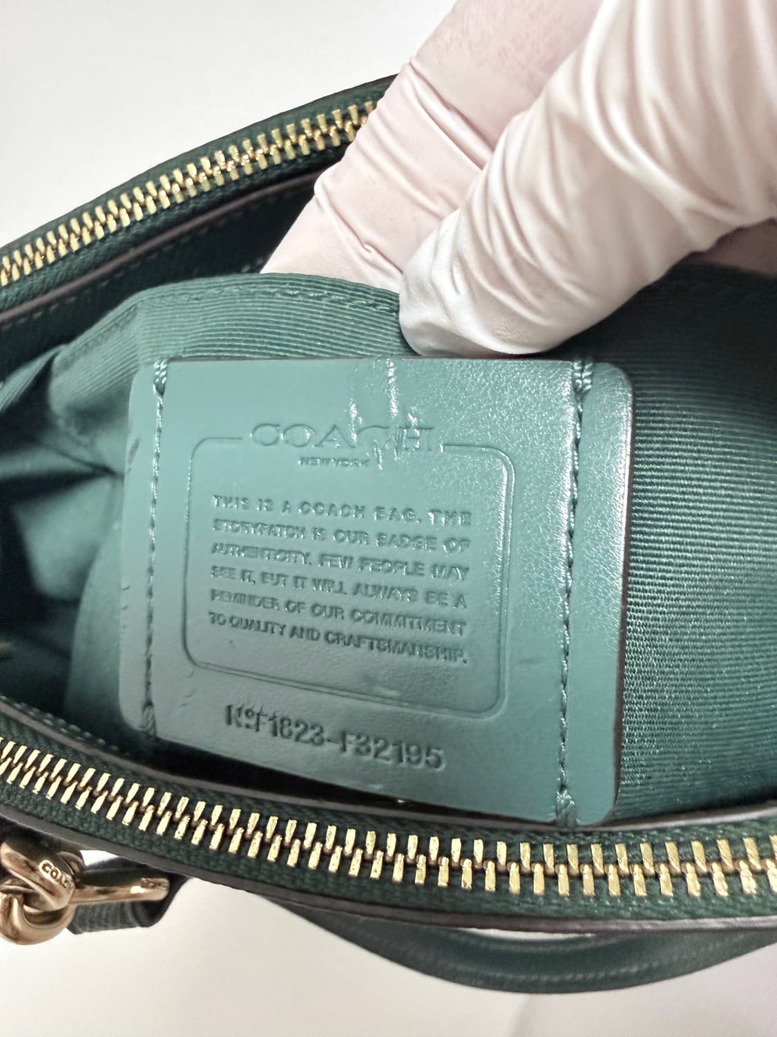  코치 COACH 시그니처 미니 숄더백  상품이미지10