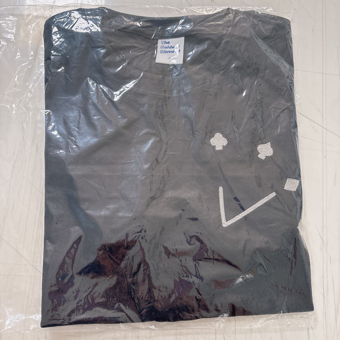 새제품 더콜디스트모먼트 네이비 반팔티  s 상품이미지4