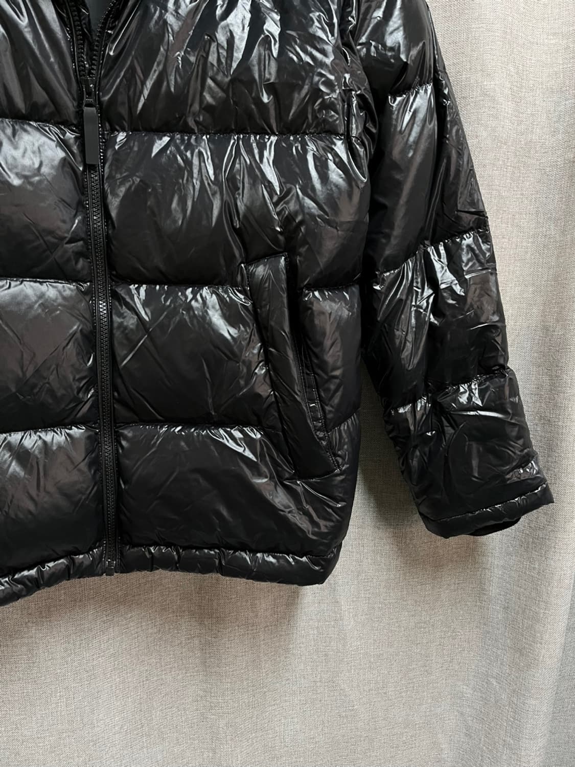 [S/루즈핏] 무신사 스탠다드 라이트웨이트 유광 다운패딩 점퍼 상품이미지4