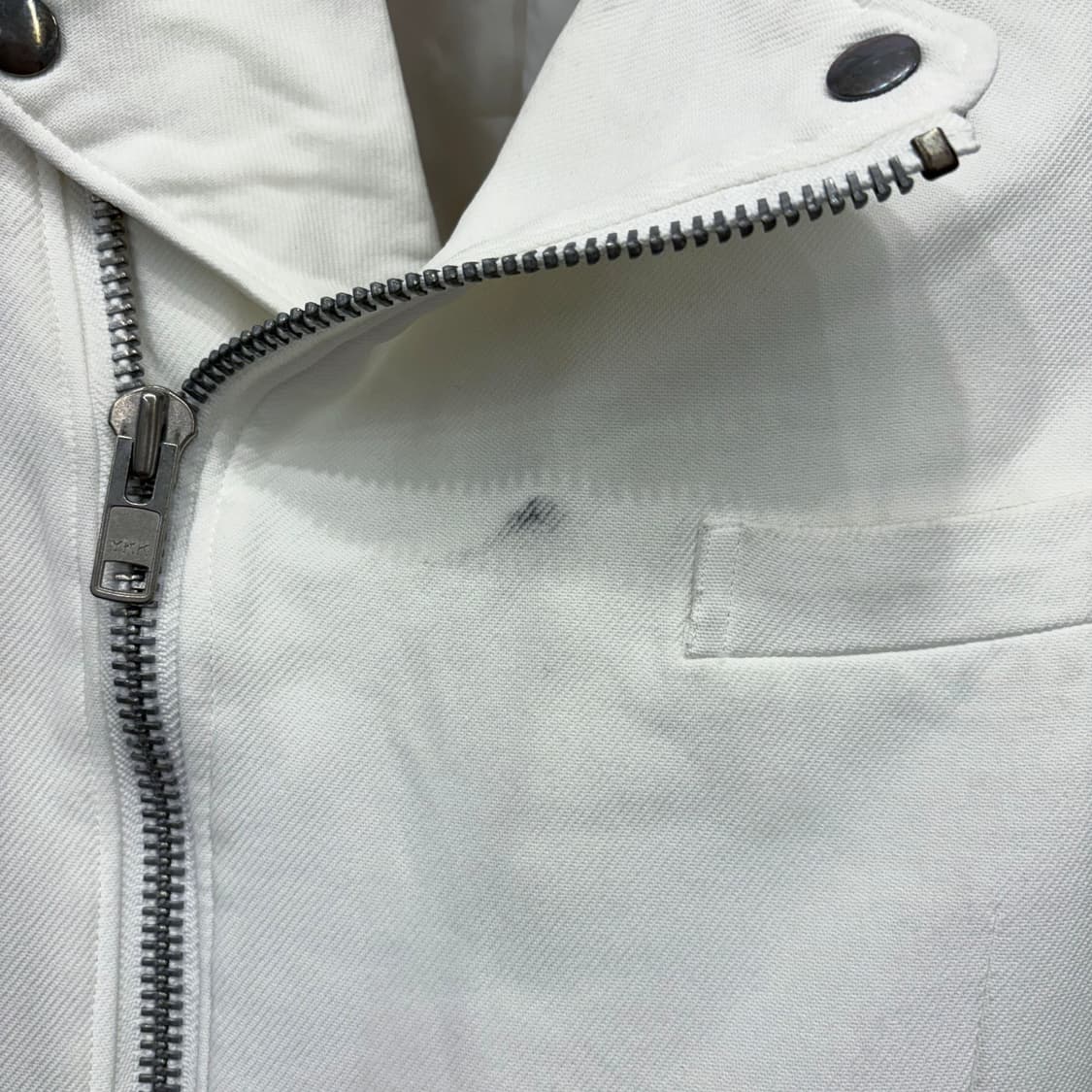 꼼데가르송 옴므 플러스 라이더 자켓 사선 지퍼 숄더 에폴렛 디테일 화이트 상품이미지9