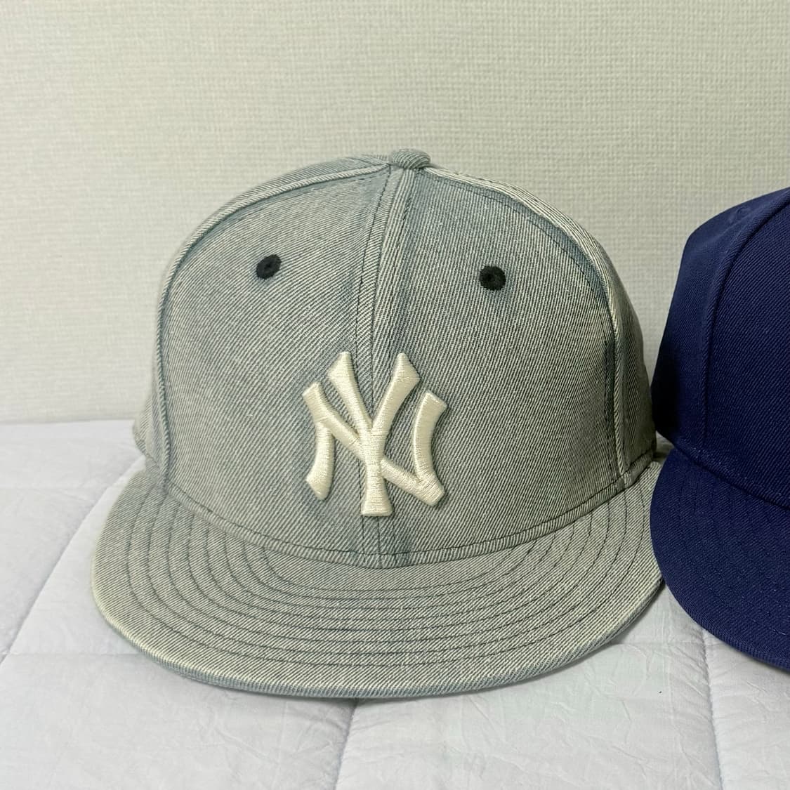 뉴에라 MLB 뉴욕 양키스 스노우 워싱 데님 피티드캡 라이트 블루 상품이미지1