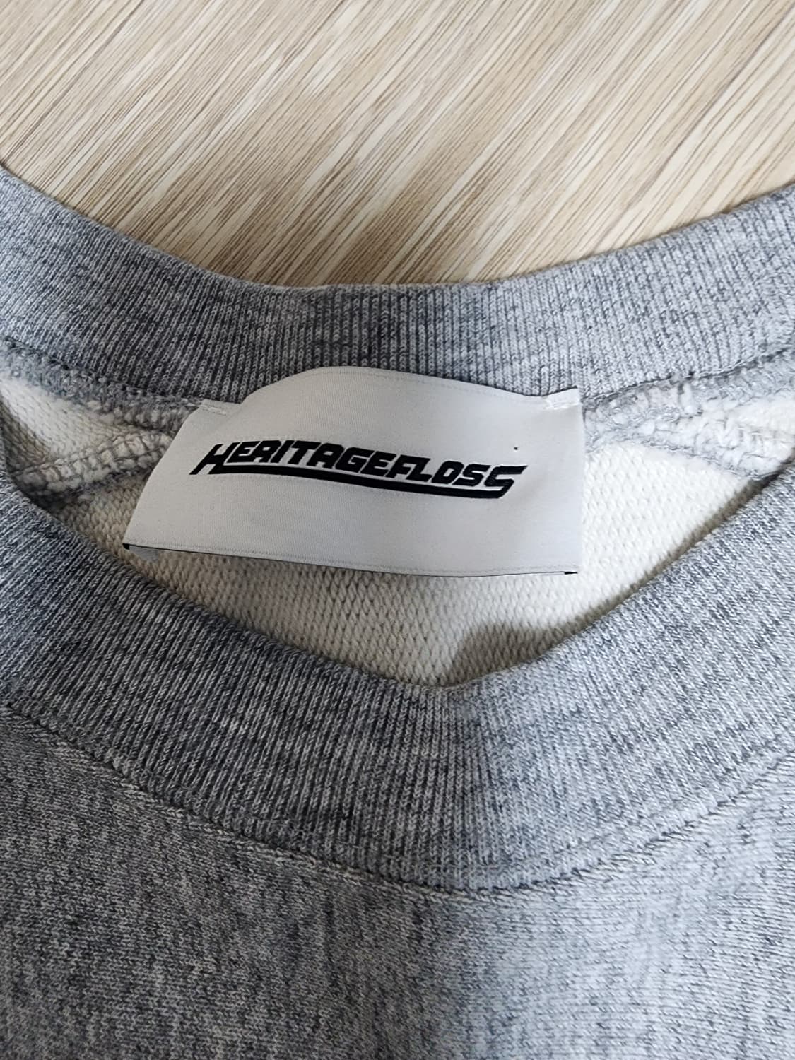 헤리티지플로스 그레이 맨투맨 티셔츠 상품이미지4
