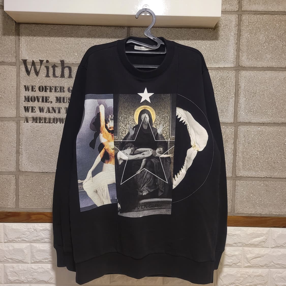 지방시 성모마리아 오버 맨투맨 M 상품이미지1