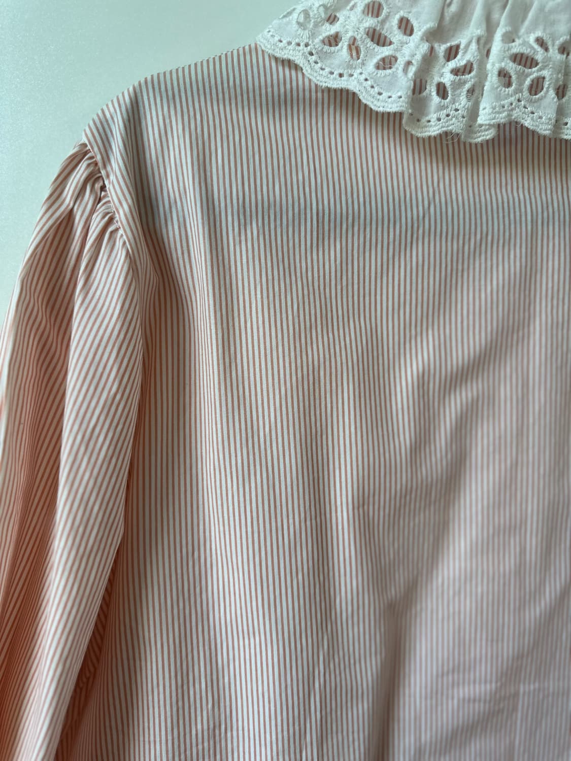 BNX 스트라이프 레이스 블라우스 상품이미지4