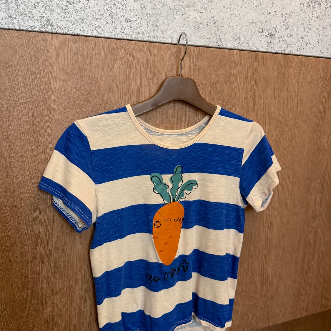 빈티지 라운드넥 반팔 티셔츠 스트라이프 당근 프린팅 디테일 블루 아이보리 상품이미지3