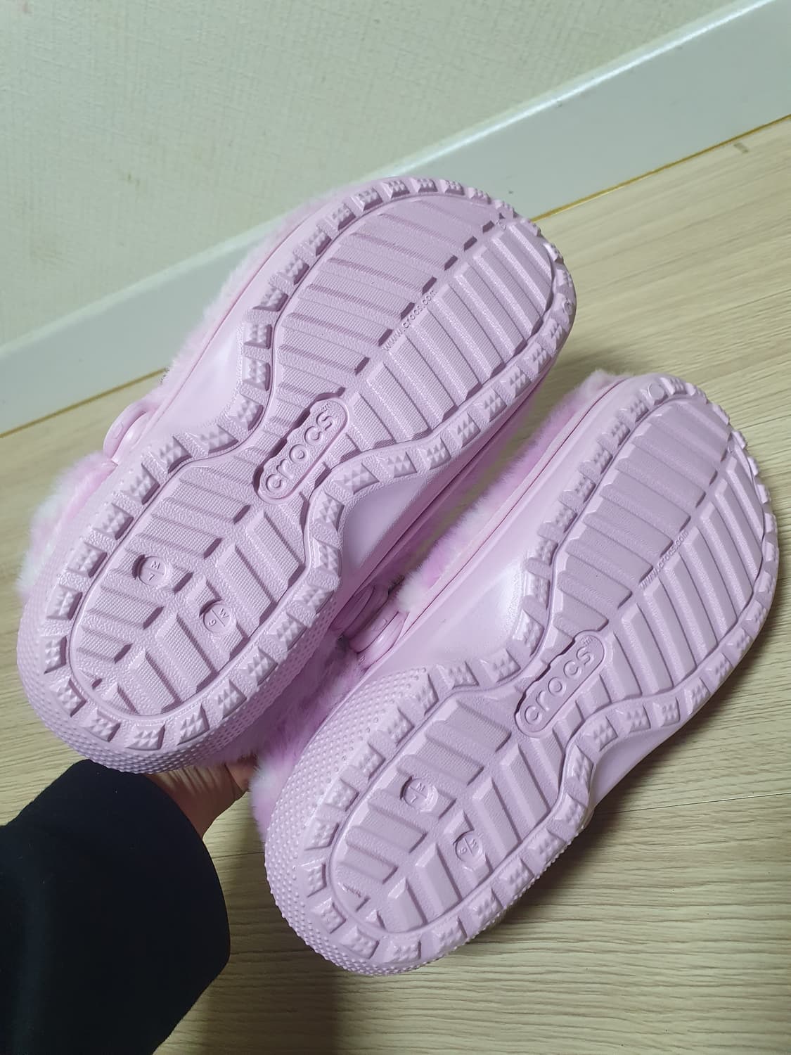 크록스 클래식 퍼 슈어 클로그 260 상품이미지6