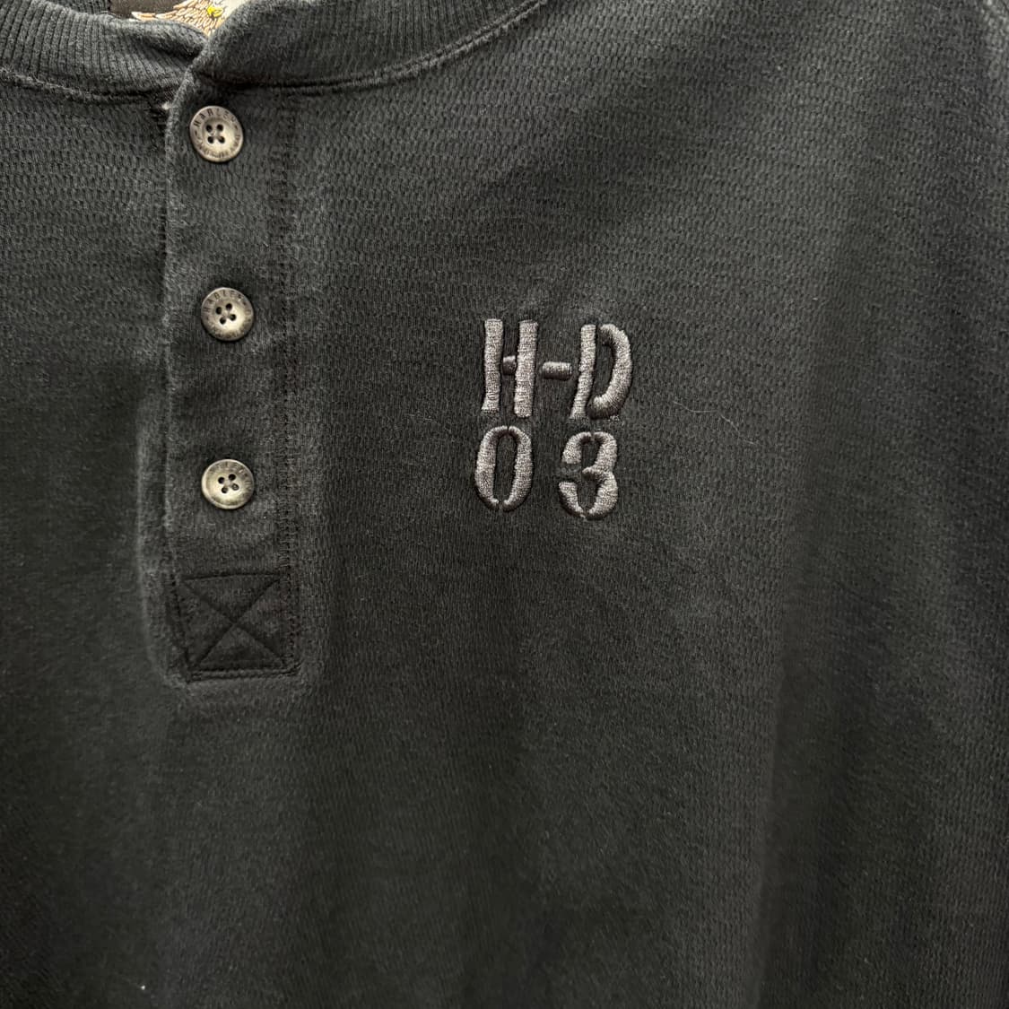 00s 할리데이비슨 헨리넥 스웻셔츠 HD03 자수 로고 디테일 블랙 상품이미지5