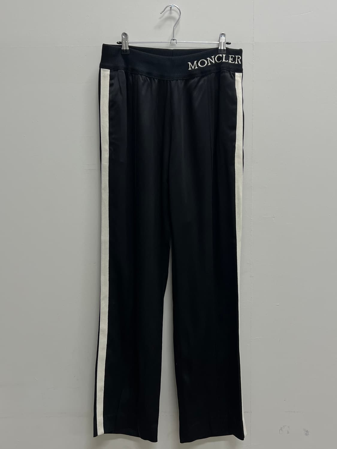 몽클레르 파이핑 트랙팬츠 블랙 상품이미지2