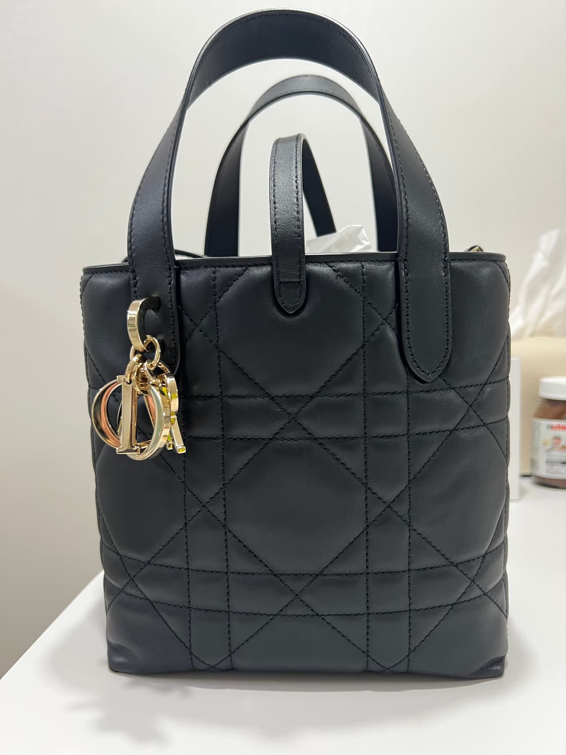 디올 뚜주흐 버티컬 토트백 스몰 블랙 상품이미지1