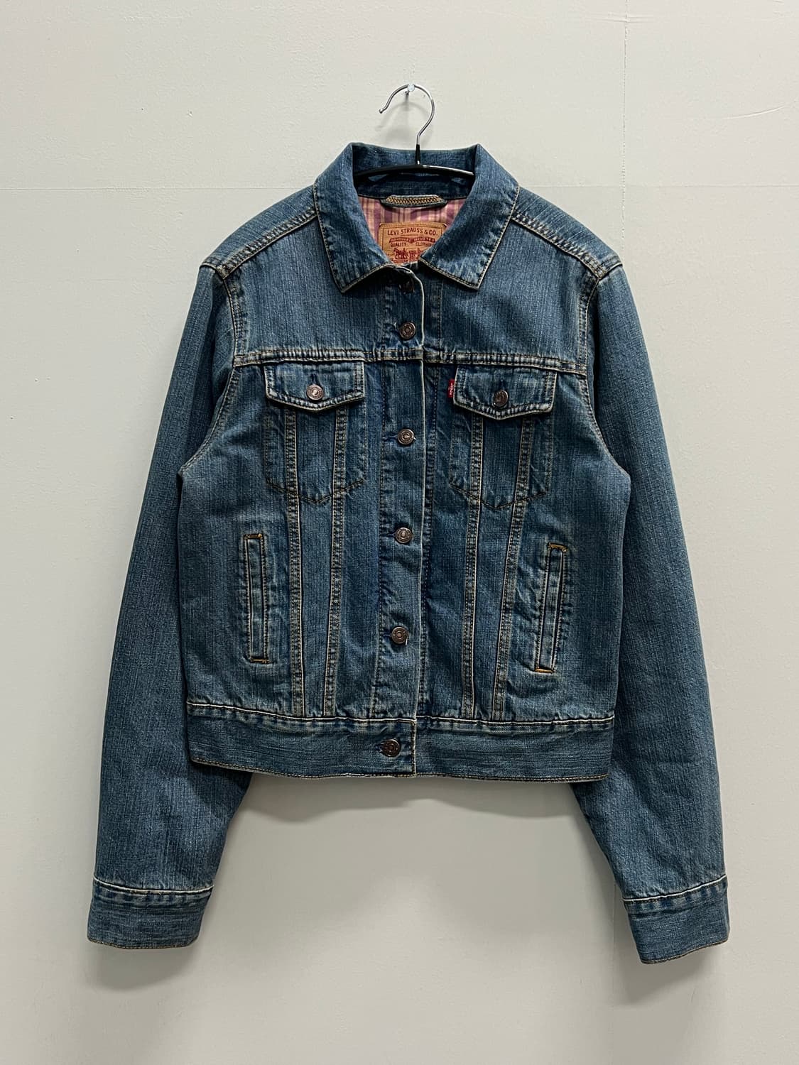 리바이스 우먼스 워시드 트러커 데님 자켓 상품이미지2