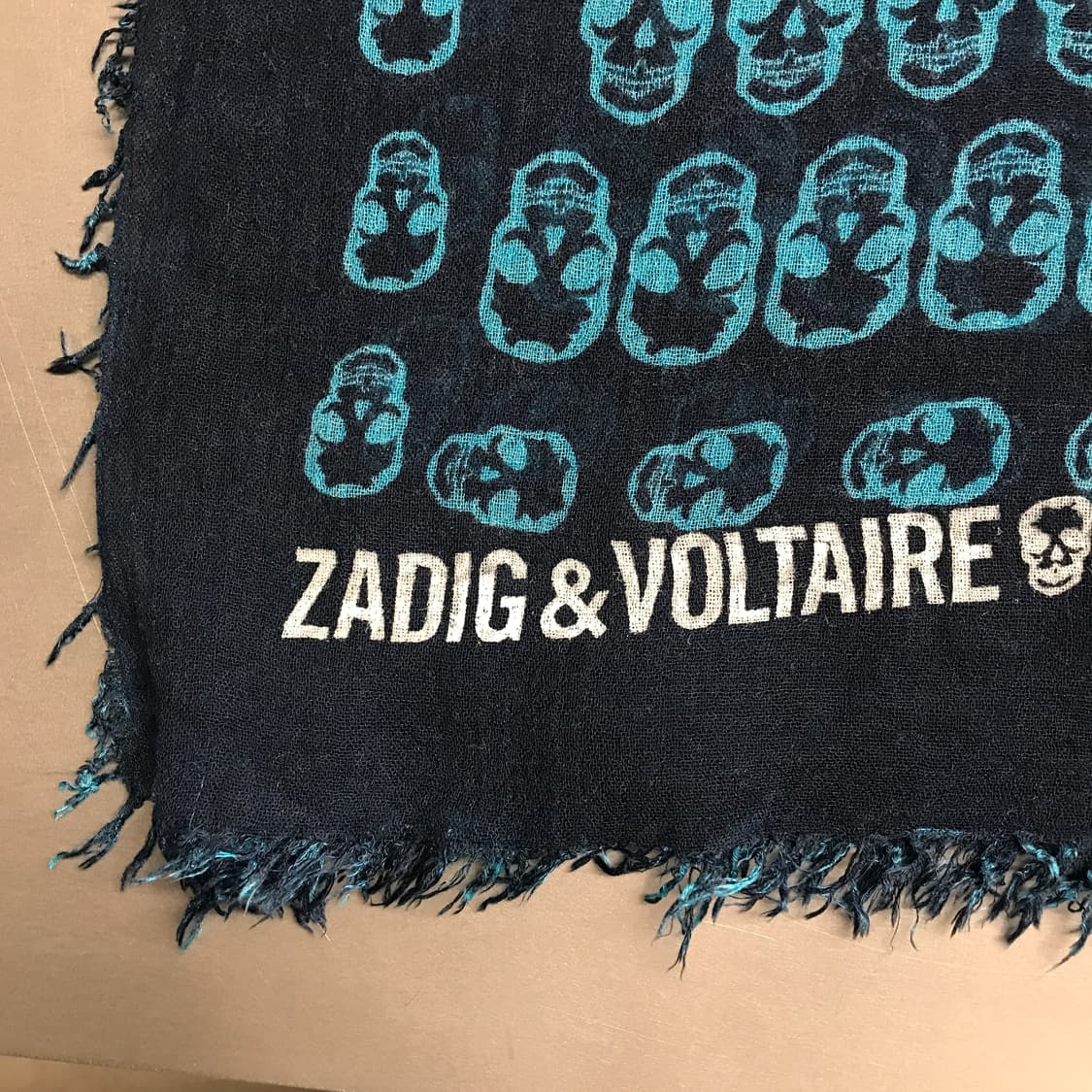 쟈딕앤볼테르 스컬 패턴 스카프 상품이미지4