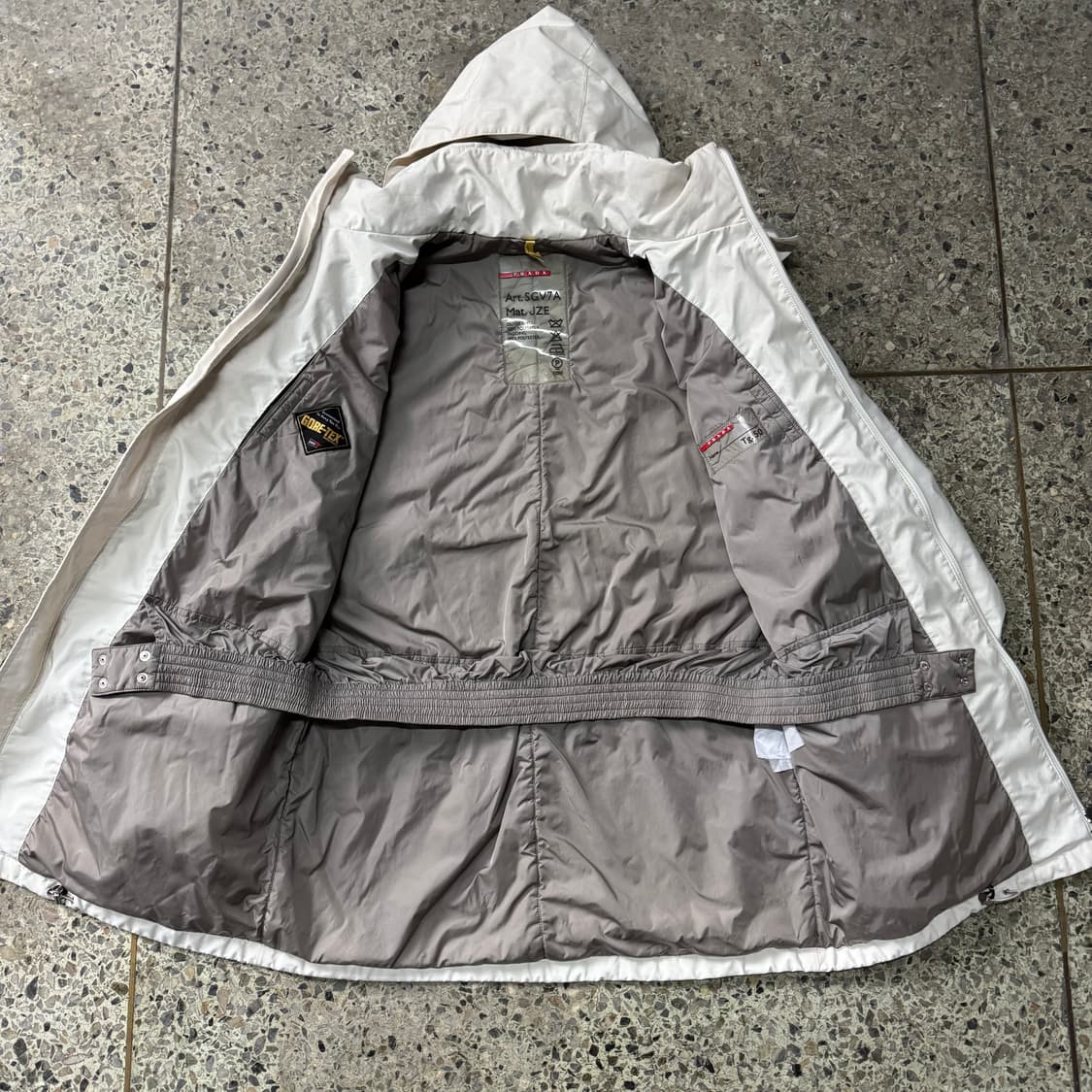 [L~XL] Prada Sport SGV7A 고어텍스 자켓 상품이미지3