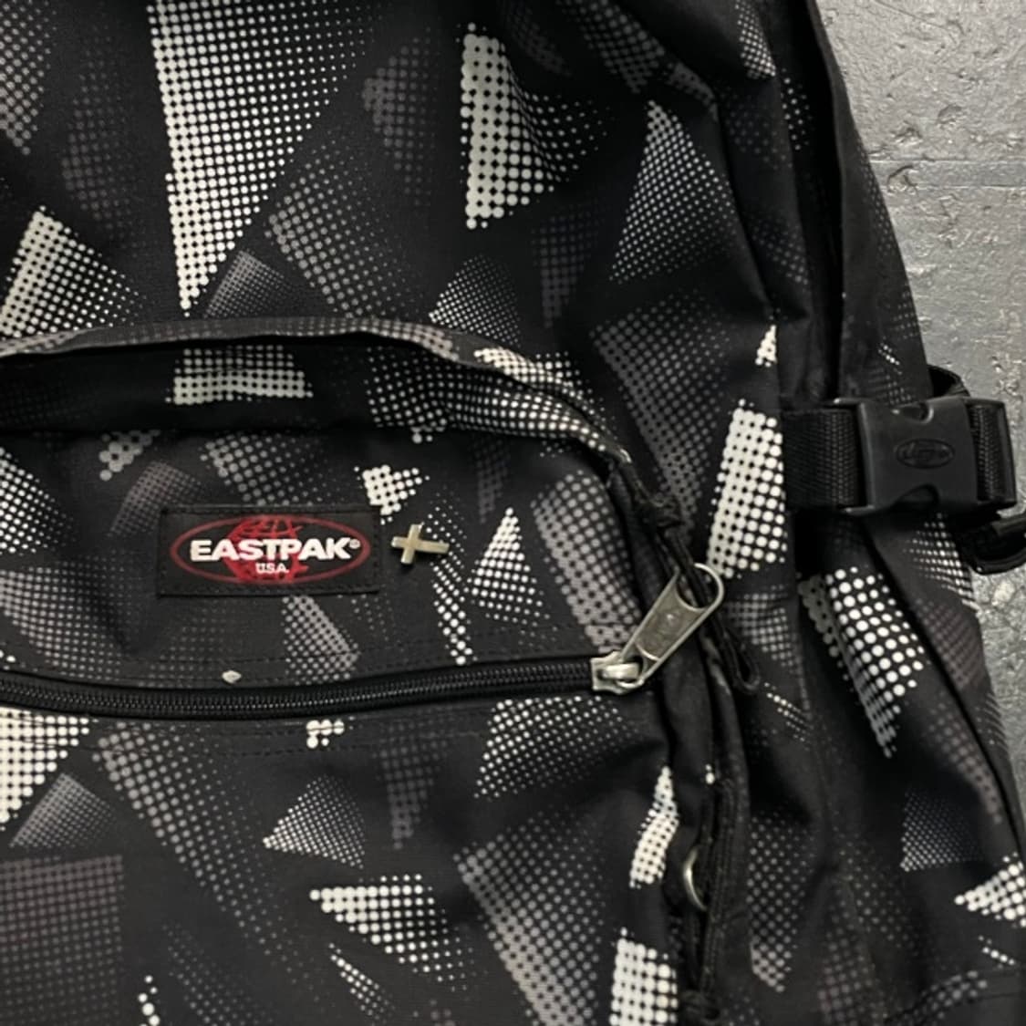 이스트팩 백팩 상품이미지2