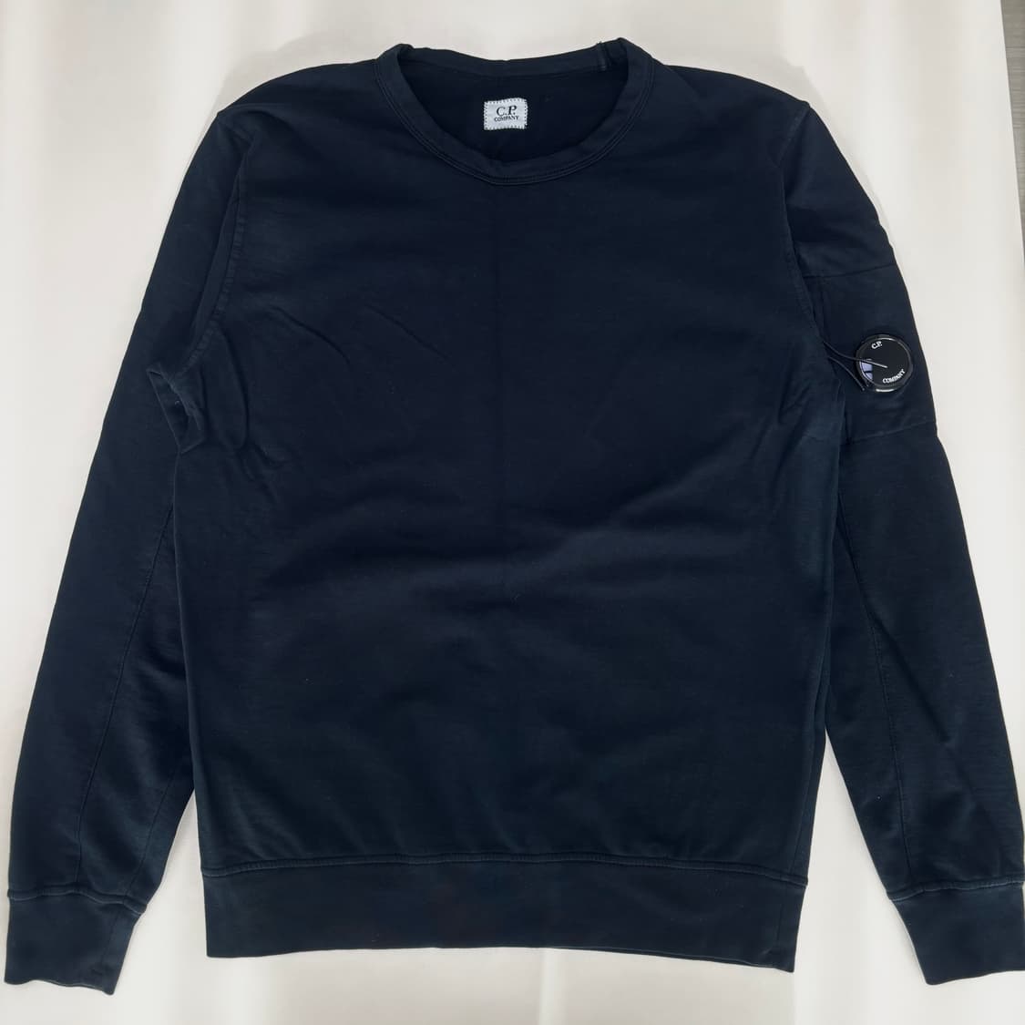 씨피 컴퍼니 21SS 렌즈 맨투맨 블랙 상품이미지1