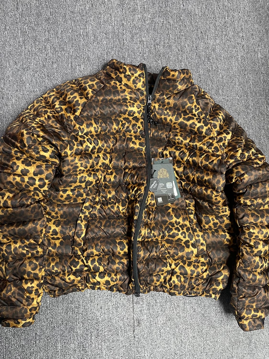 언더마이카 레오파드 경량패딩 우주매물(1사이즈) 상품이미지1