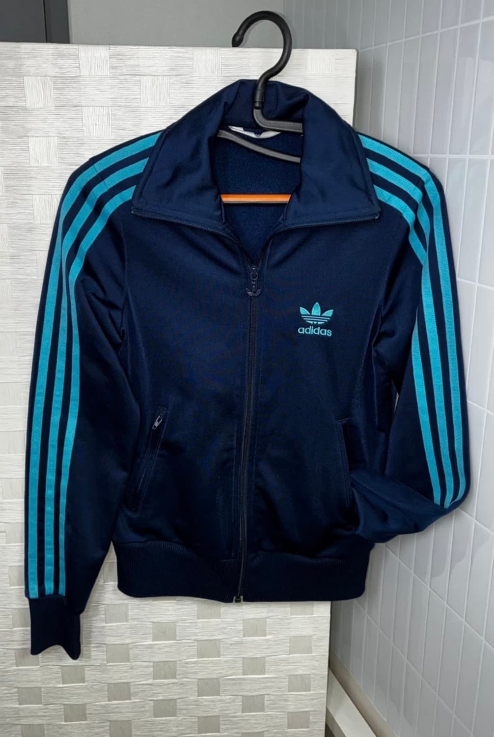 아디다스 트랙탑 져지 네이비 하늘 상품이미지1
