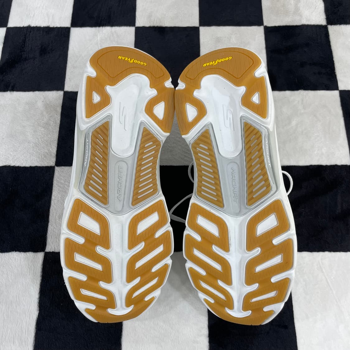 스케쳐스 맥스쿠셔닝 아치핏 2.0 슬립인스 270mm 상품이미지8