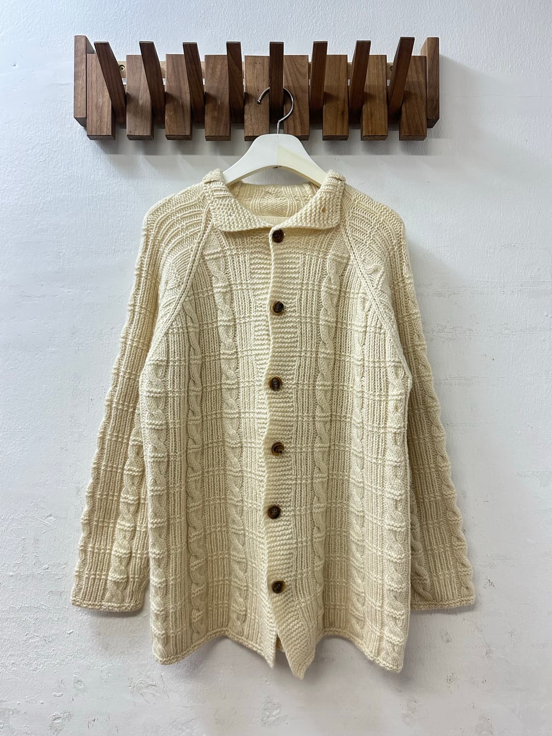 일본빈티지 핸드니트 울 87% 케이블 짜임 우드 버튼 니트 가디건 상품이미지1