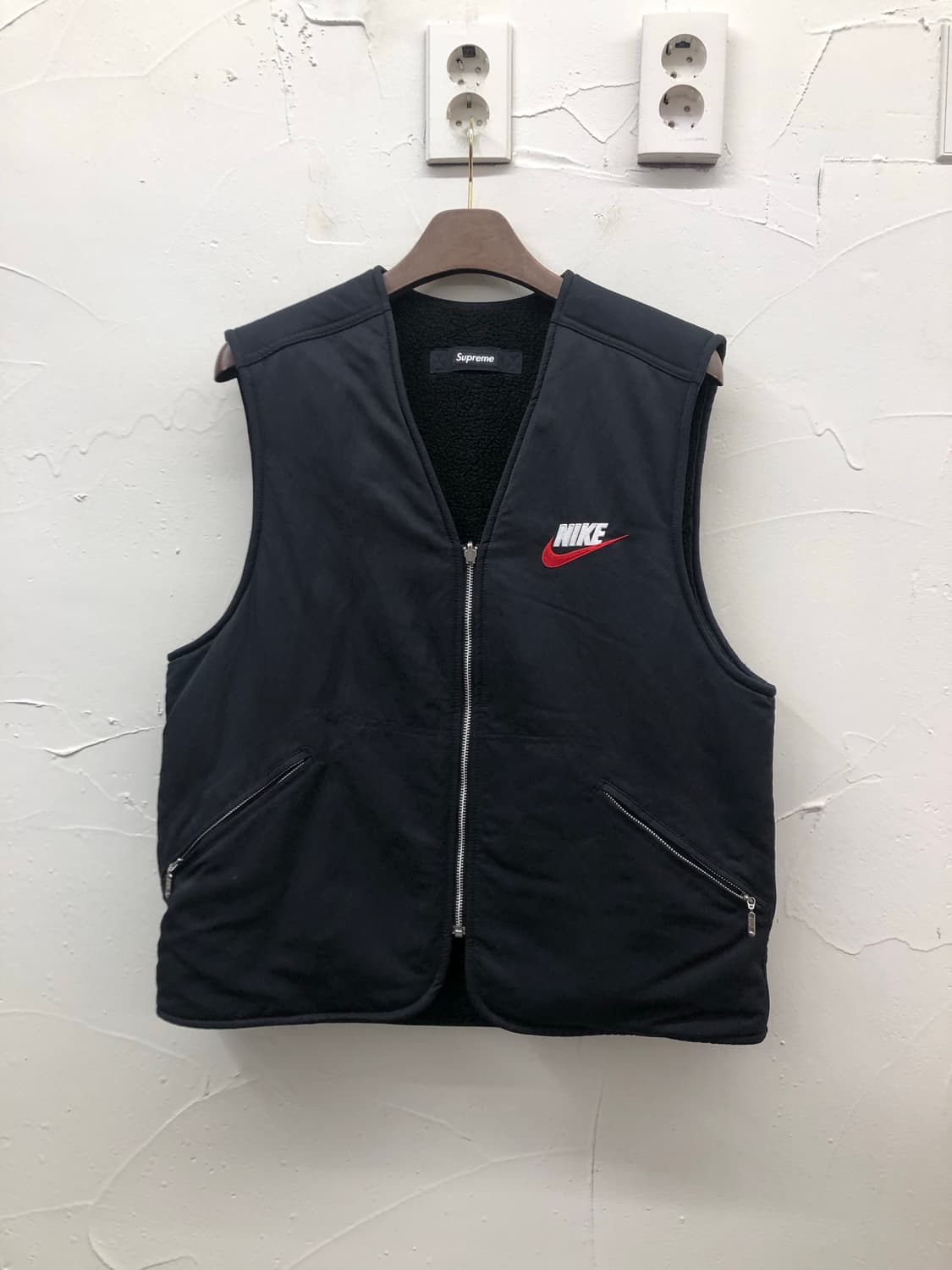 18fw 슈프림 나이키 리버시블 베스트 블랙 상품이미지1
