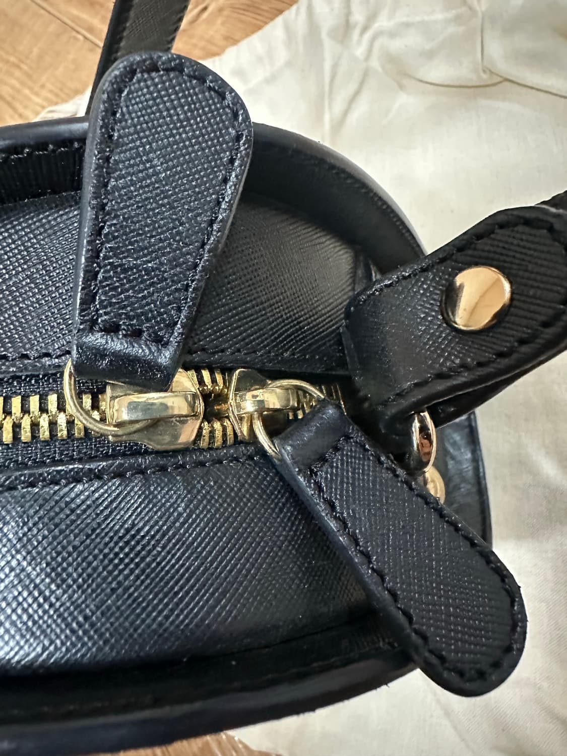 아페쎄 사피아노 하프문백 블랙 상품이미지3