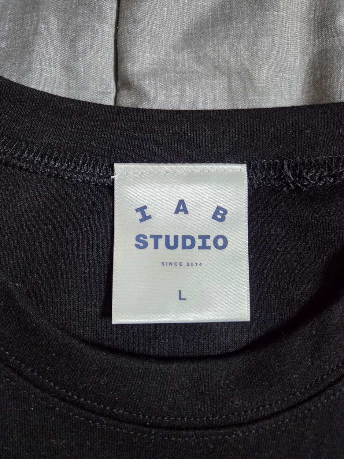 [L] 아이앱 블랙 글로우 반팔티셔츠 상품이미지4