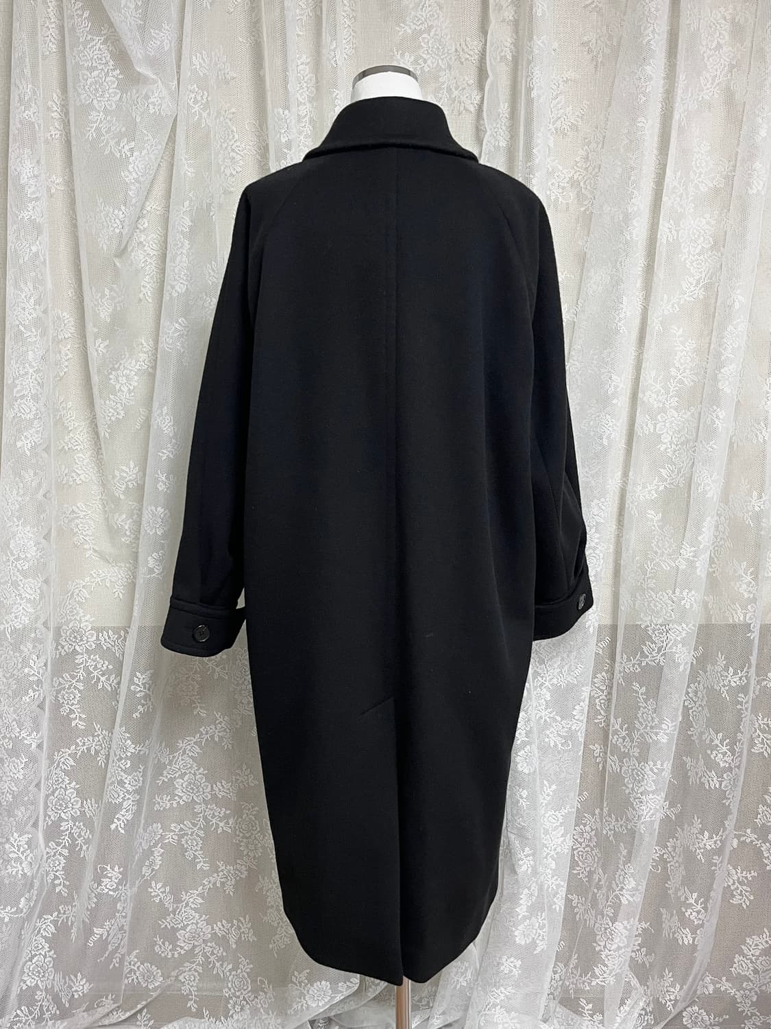 2) 구호 플러스 볼륨 실루엣 맥카라 코트 블랙 상품이미지3