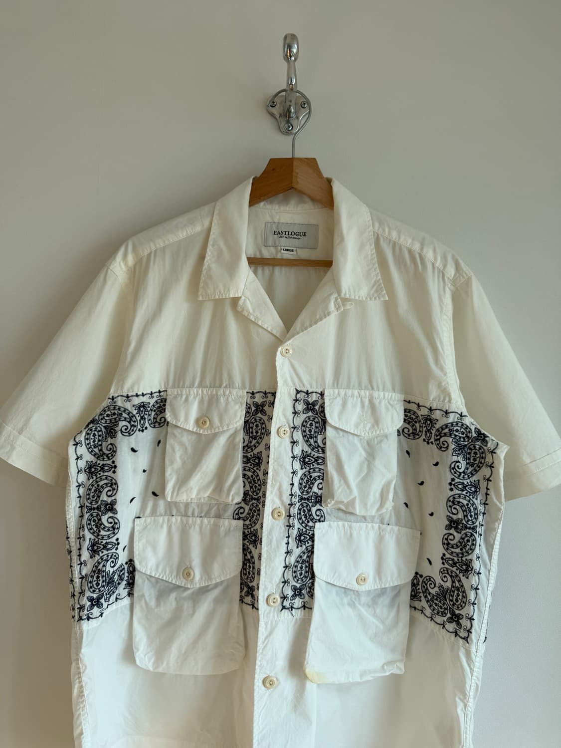 이스트로그(EASTLOGUE) 페이즐리 자수 반팔셔츠 상품이미지2