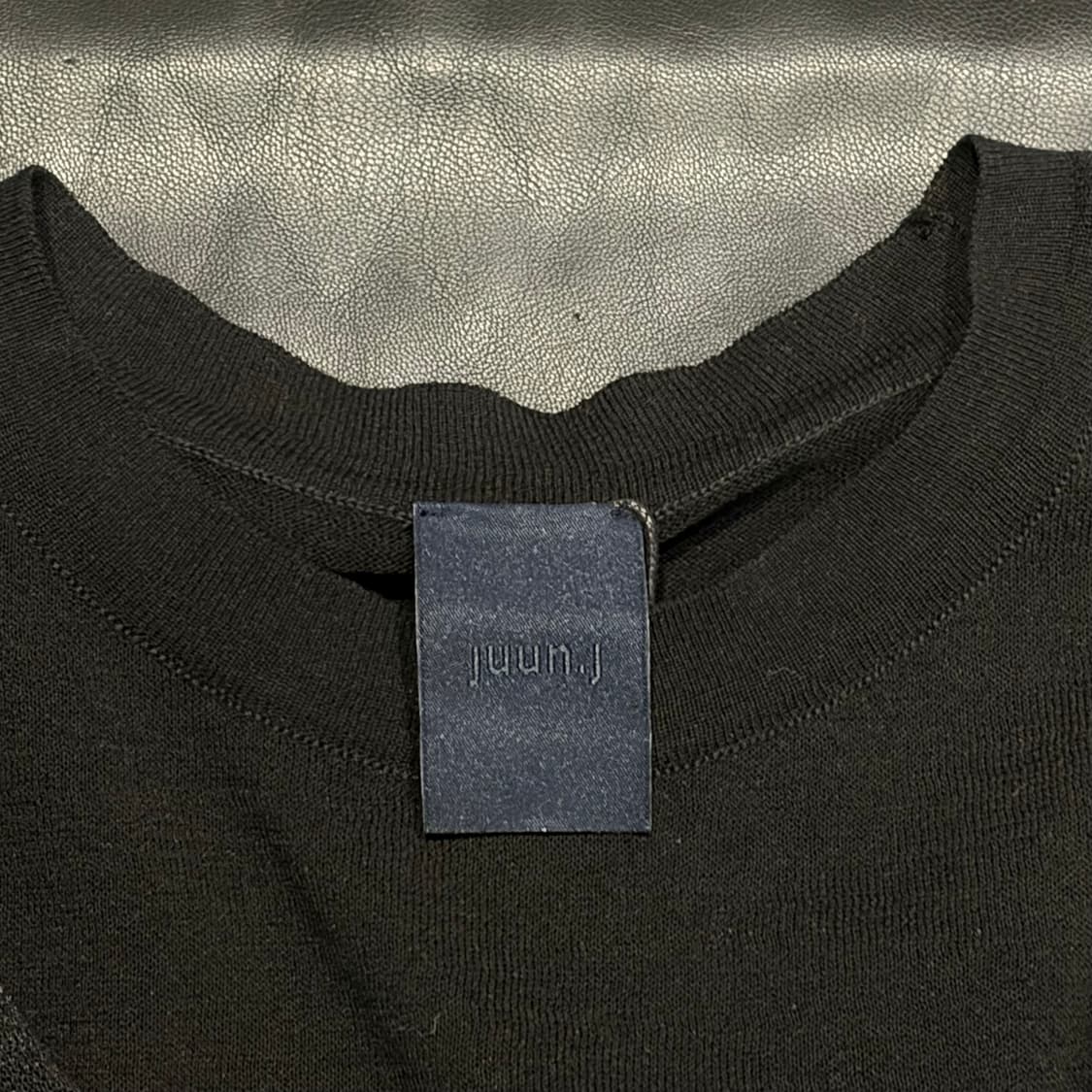 준지 트위스트 랩 디테일 블랙 탑 상품이미지7