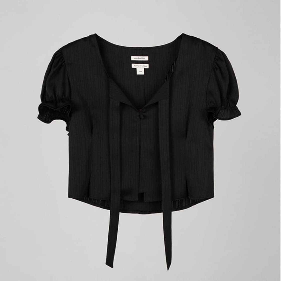 오버듀플레어 자카드 크롭 블라우스 블랙 상품이미지1