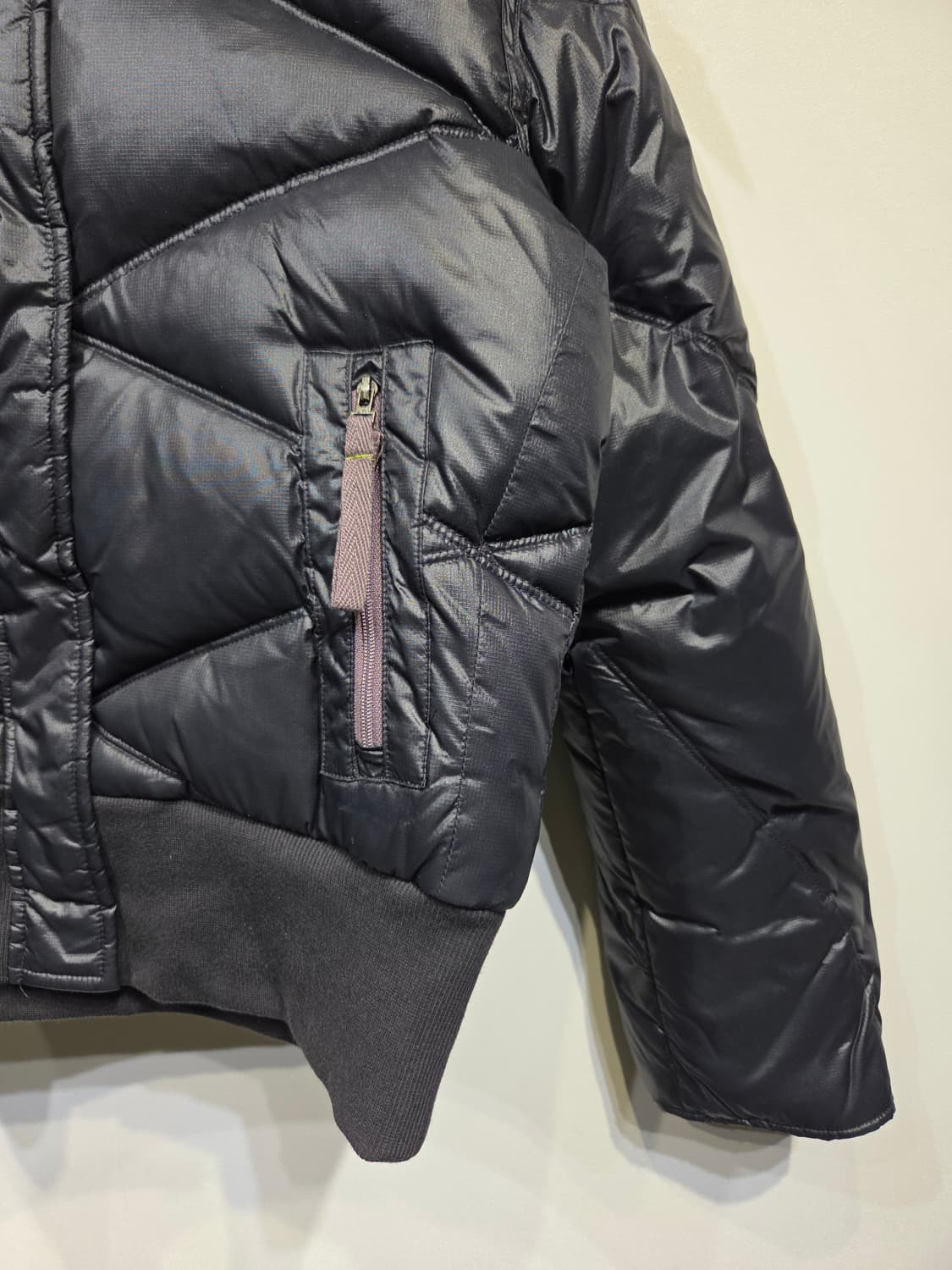 아디다스(Adidas) 우먼스 스트릿 PDD 덕다운 유광 숏패딩 상품이미지5