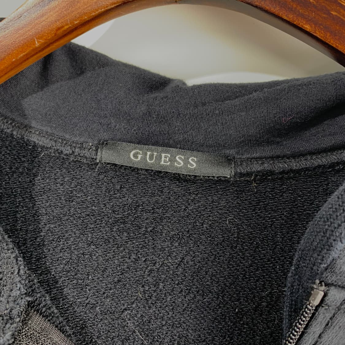 Guess 게스 자수로고 블랙 후드집업 상품이미지6