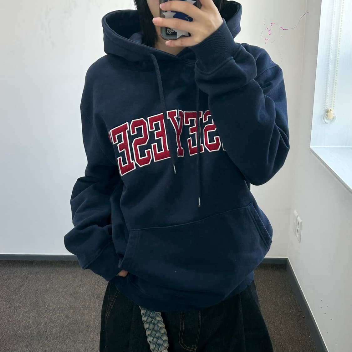 Yeseyesee 예스아이씨 레드 스펠아웃로고 네이비 후드티 상품이미지1