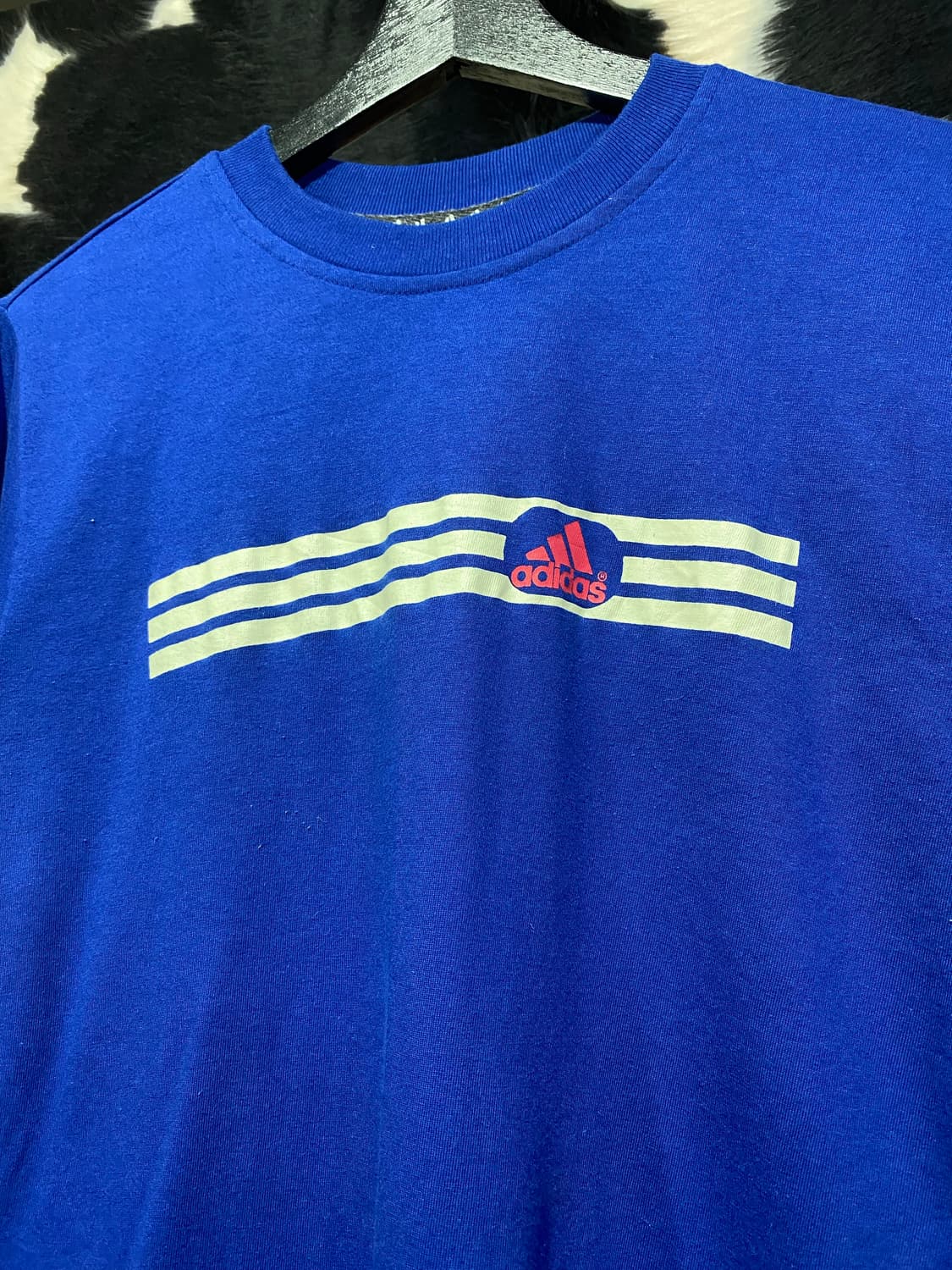 Adidas 삼선 레드 로고 디테일 반팔 티셔츠 상품이미지3