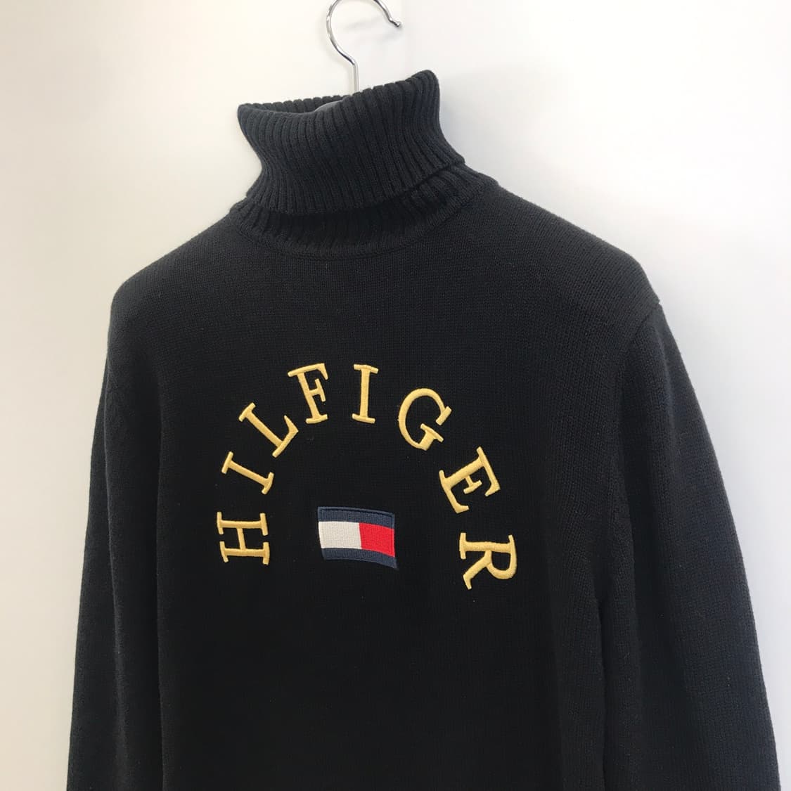 타미힐피거 빅로고 금장자수 폴라니트 [M] 상품이미지2