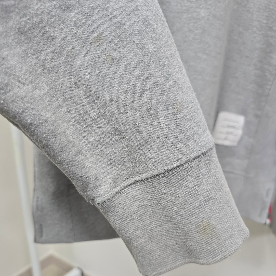 톰브라운 사선 완장 맨투맨 4사이즈 105 판매 상품이미지7