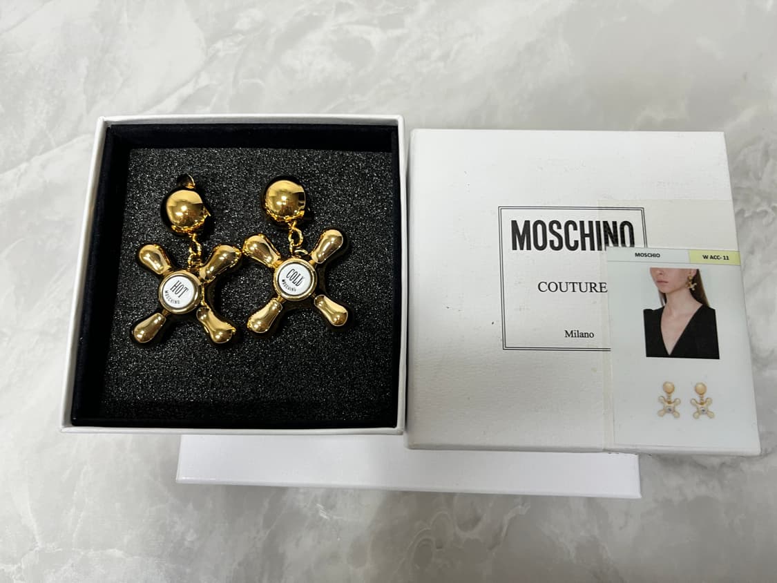 새상품)모스키노 금장 수도꼭지 귀걸이 상품이미지1