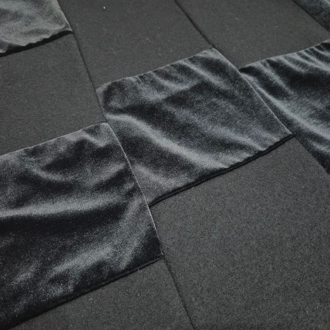 울 100% 블랙 벨벳 패치 플레어 롱스커트 상품이미지4