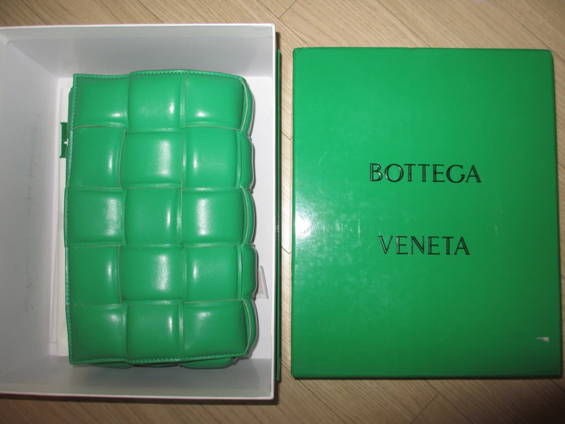 보테가베네타 카세트백 그린 + 풀박스 상품이미지1