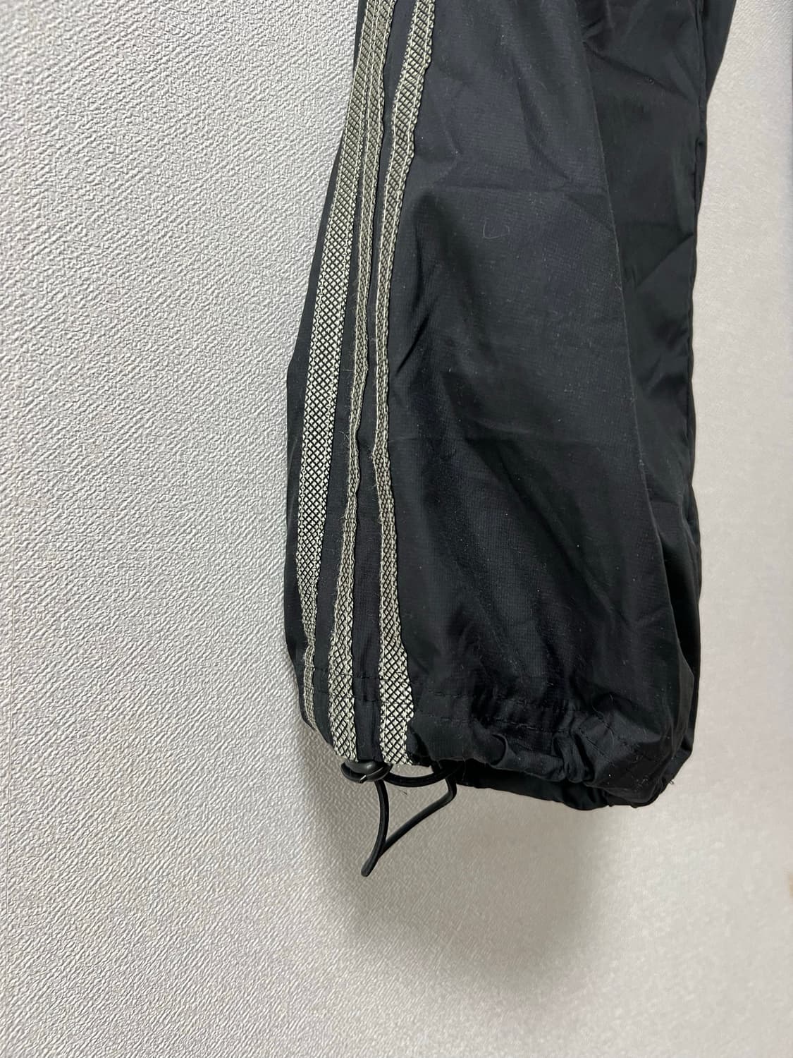 아디다스 삼선로고 그레이 라인 나일론팬츠 상품이미지2