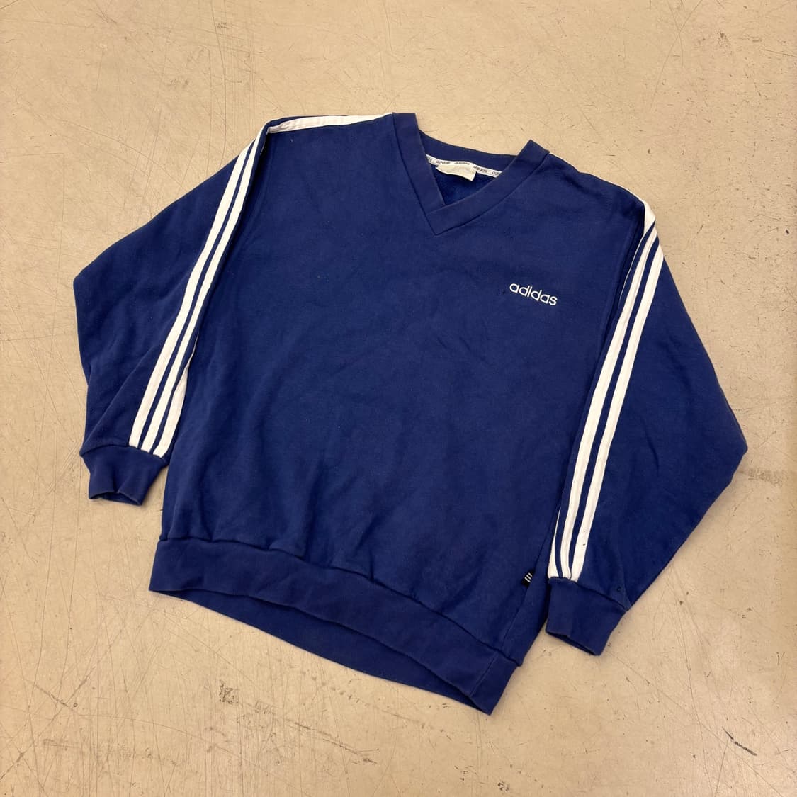 아디다스 올드스쿨 브이넥 삼선 맨투맨 상품이미지1