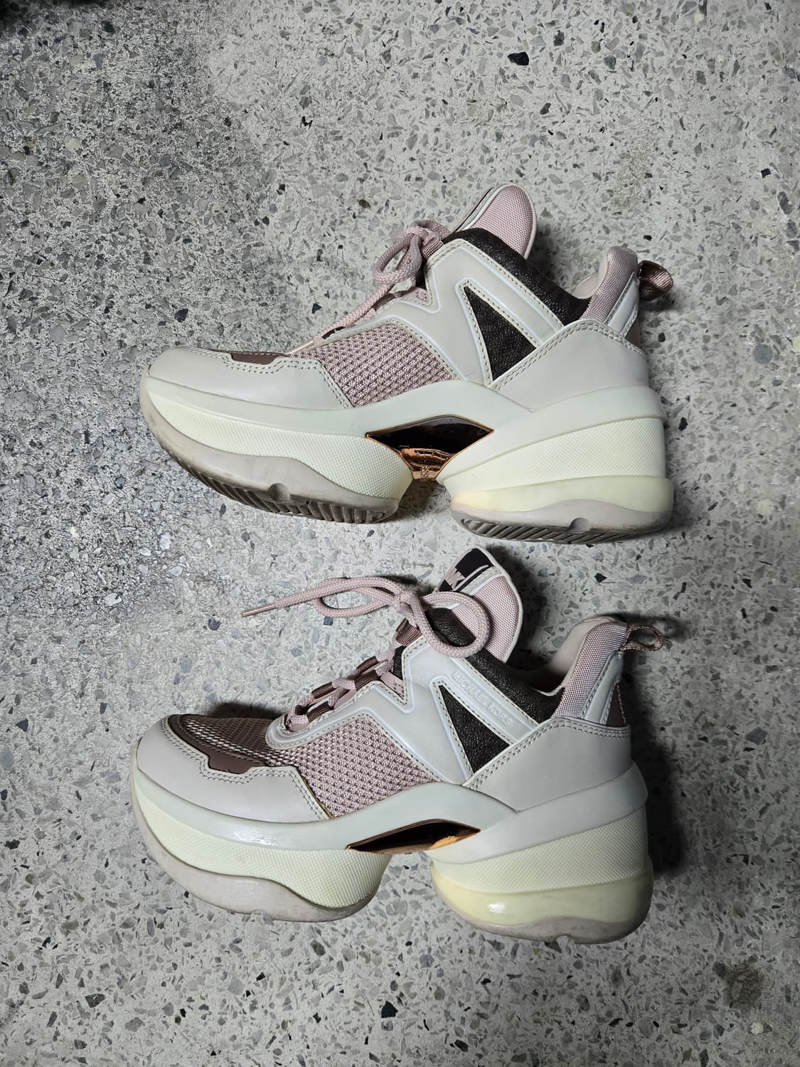 마이클코어스 올림피아 트레이너 스니커즈 6M 상품이미지4