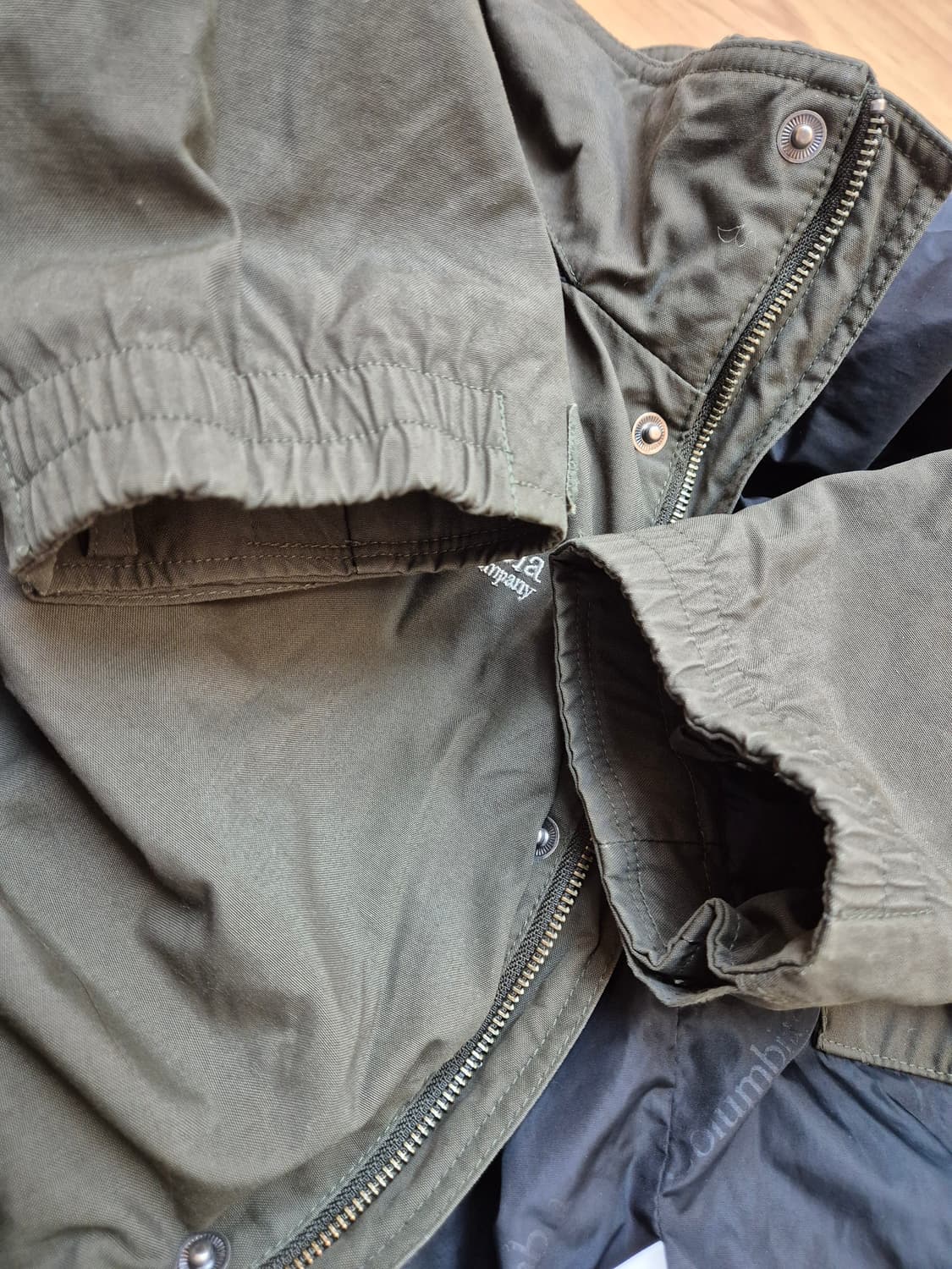 콜롬비아 남성용 후드 자켓 L사이즈 판매합니다. 무난한 색상이라 어디든  상품이미지7