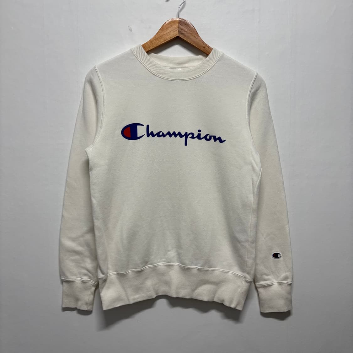 챔피온 아이보리 빅로고 맨투맨 상품이미지1