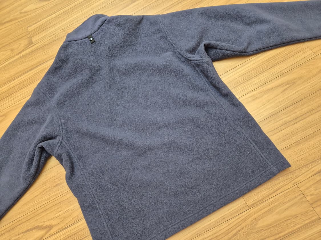 네이비 색상 노스페이스 플리스 자켓입니다. 사이즈는 XL(105)이고,  상품이미지2