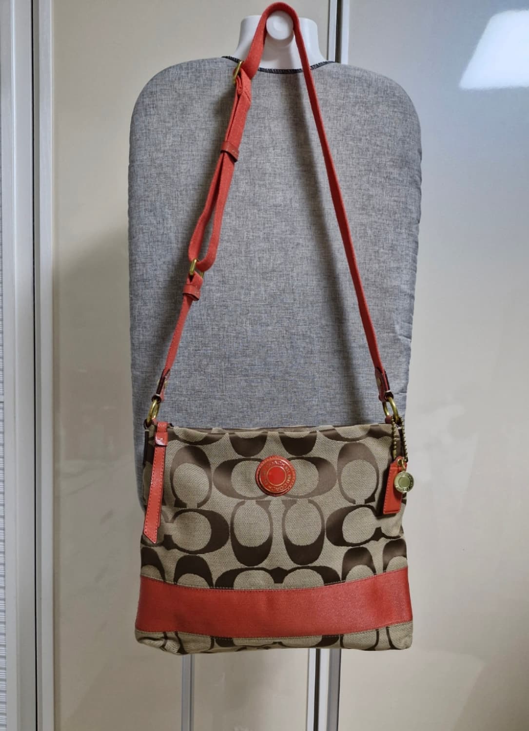 코치 크로스 숄더백 상품이미지1