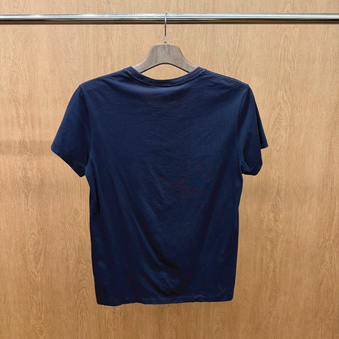 버버리 런던 반팔 티셔츠 라운드넥 로고 자수 무지 디테일 레귤러핏 네이비 상품이미지3