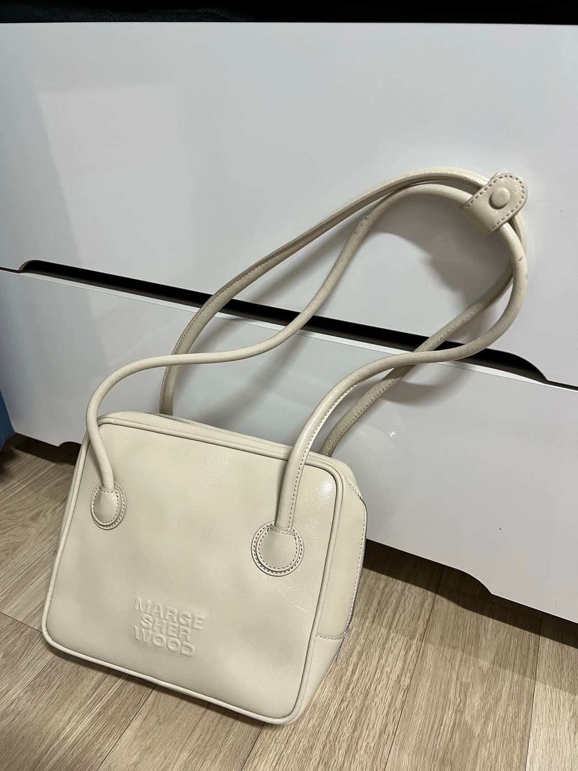 [마지셔우드]파이핑 숄더백 크림 상품이미지1