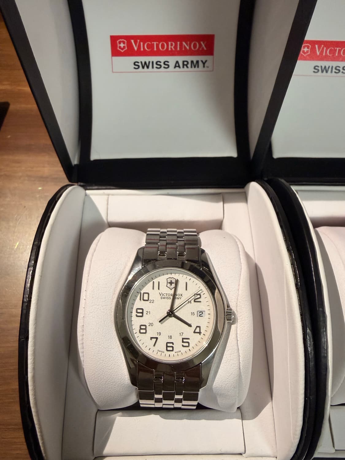 빅토리녹스 시계 상품이미지3