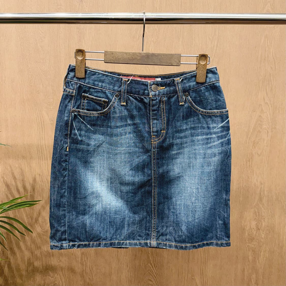 디키즈 데님 미디 스커트 백 포켓 레드 로고 탭 디테일 H라인 진청 상품이미지1