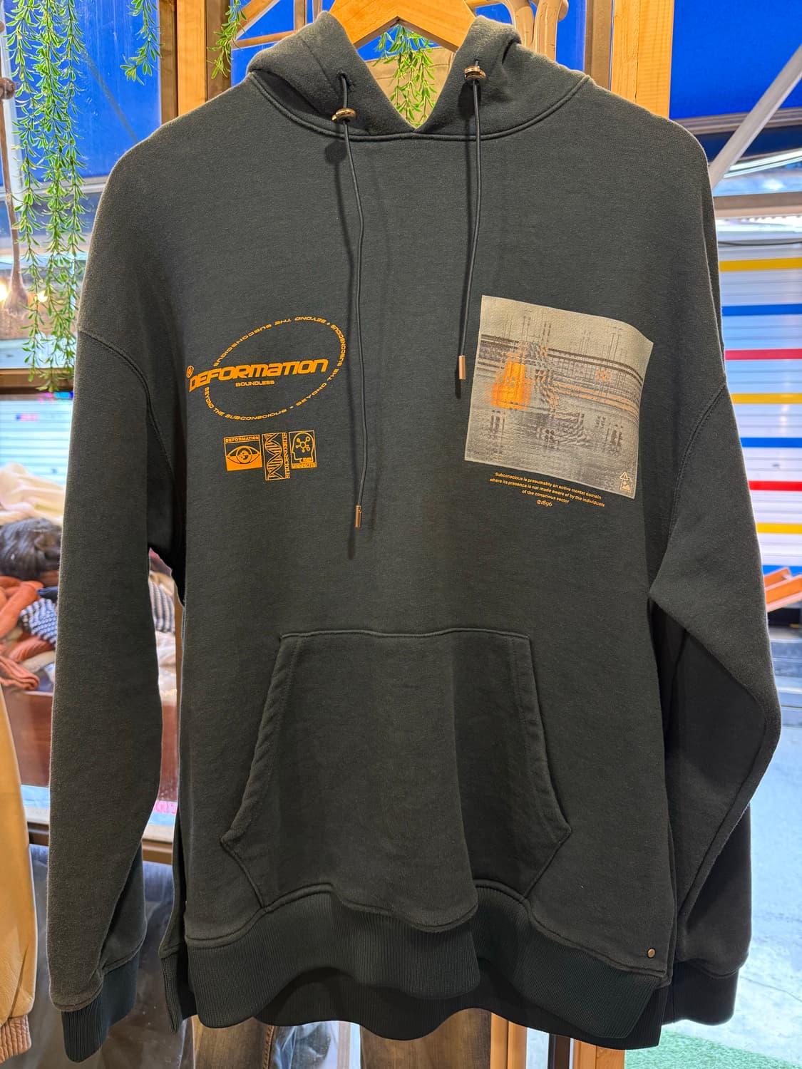 지오송지오 그래픽 후드티 상품이미지1